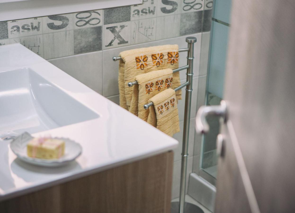 テッラジーニ La Trinacria Bed & Breakfast エクステリア 写真