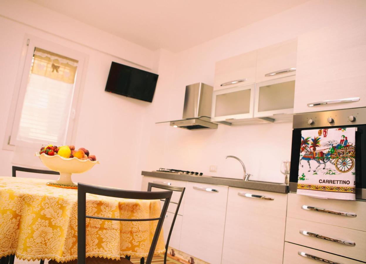 テッラジーニ La Trinacria Bed & Breakfast エクステリア 写真
